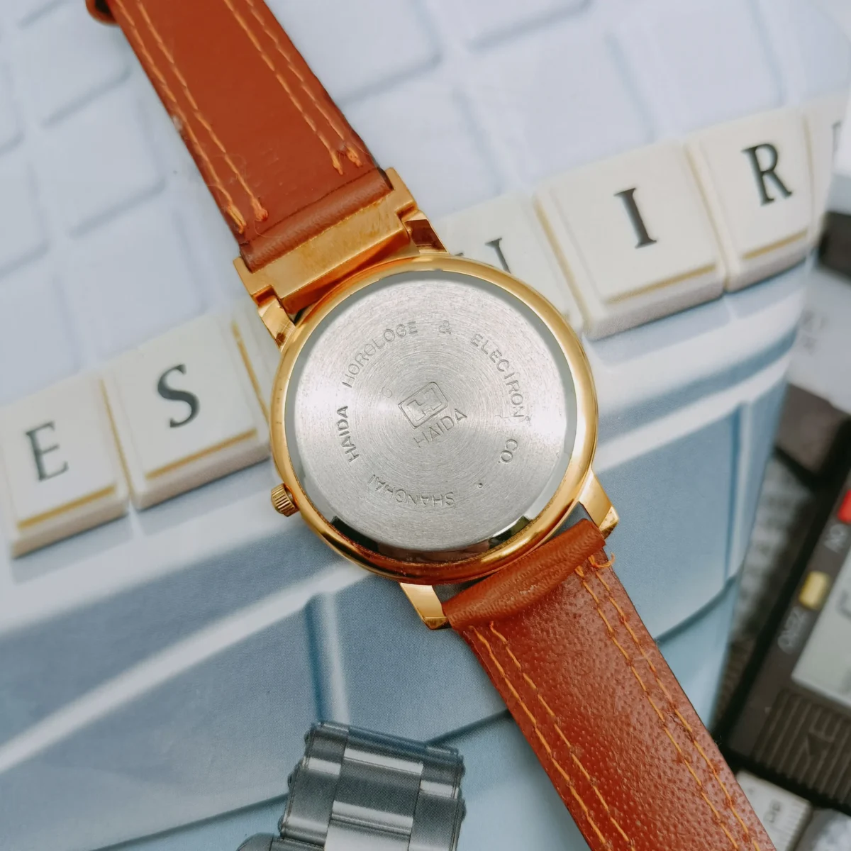 1988s Vintage Men’s Leather Quartz Watch – Stainless steel back case engraving