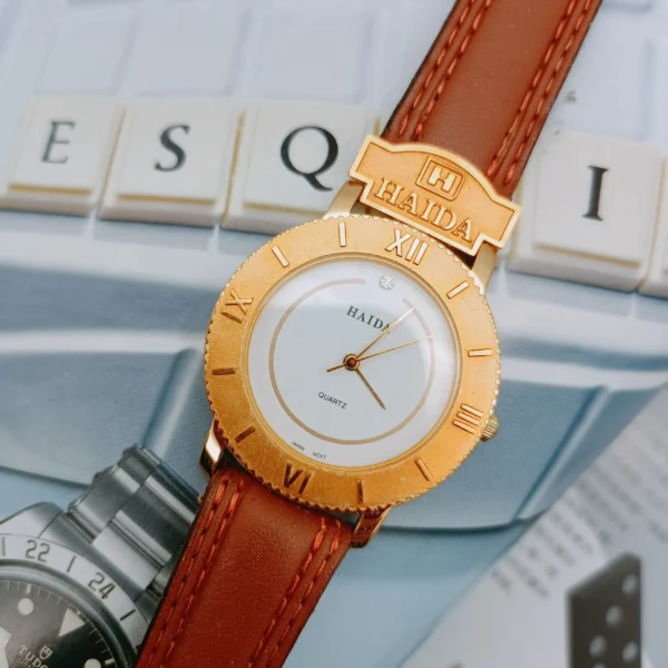 1988s Vintage Men’s Leather Quartz Watch – Roman numeral dial close-up