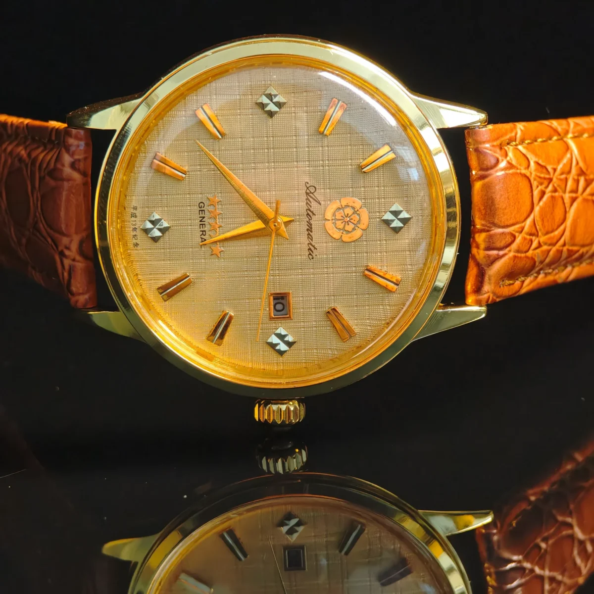 Vintage Men’s Leather Commemorative Watch 2001S — close-up golden dial with date display