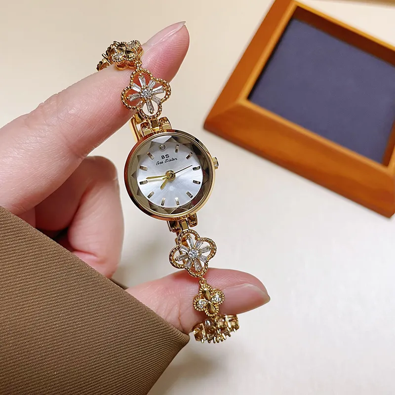 Vintage exquisite bow gold ladies watch - Image 2