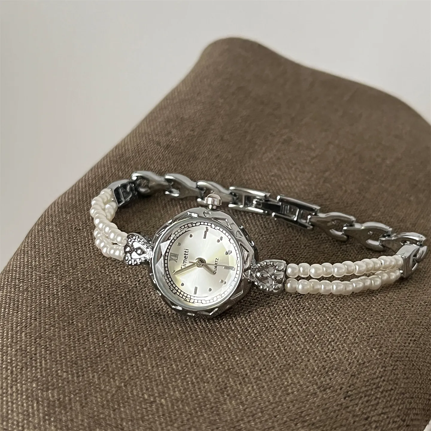 Vintage Gold-Plated Double Pearl Ladies Watch Small Dial - Image 4