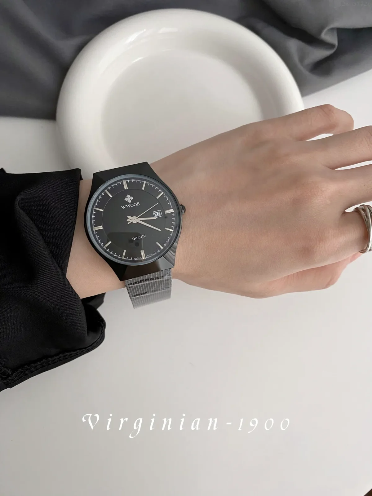 Men's vintage-style quartz watch with silver case and mesh strap