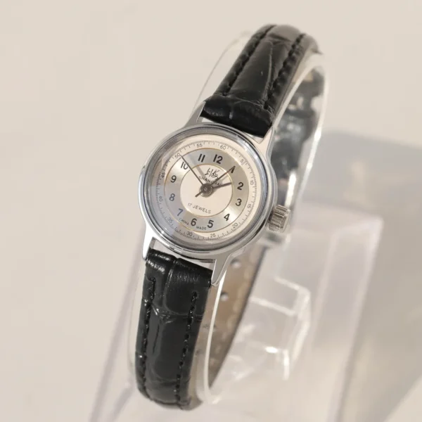 Small dial vintage 1996 women’s quartz watch black strap
