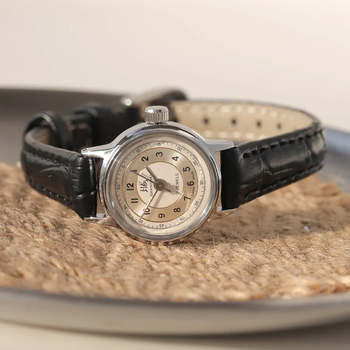 Vintage 1996 women’s black leather quartz watch