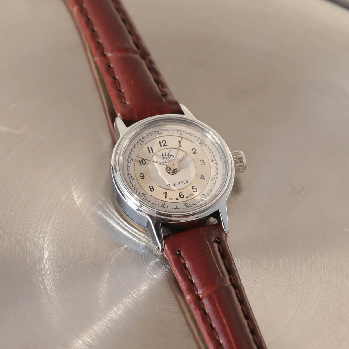 Vintage 1996 women’s brown leather quartz watch