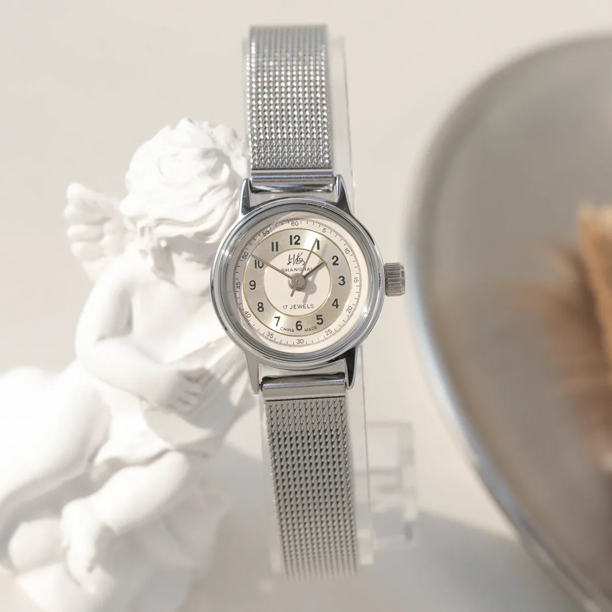 Vintage 1996 women’s stainless steel mesh quartz watch