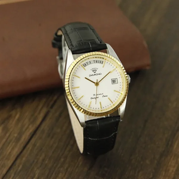Vintage 1999s men’s leather watch with black strap and white dial – WatchTrio