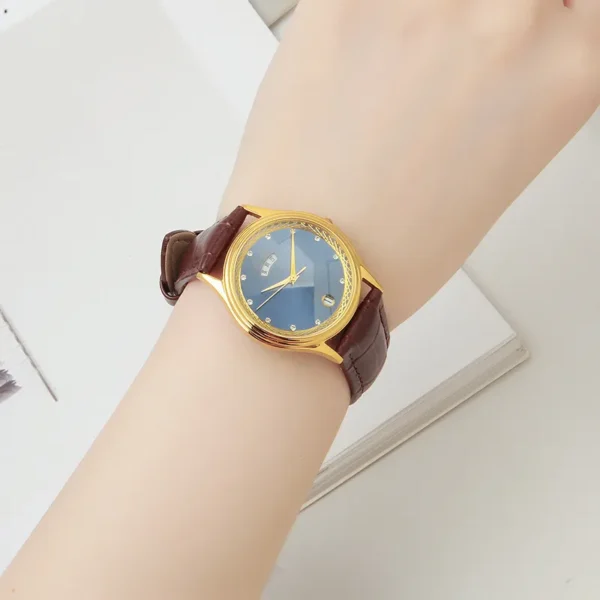 Vintage 90s women’s blue dial leather watch with brown strap – WatchTrio