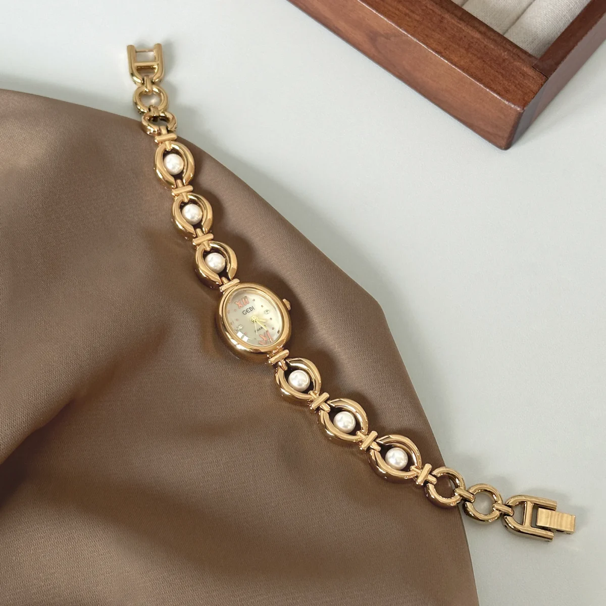 Vintage Gold Women’s Bracelet Watch with white pearl accents – WatchTrio