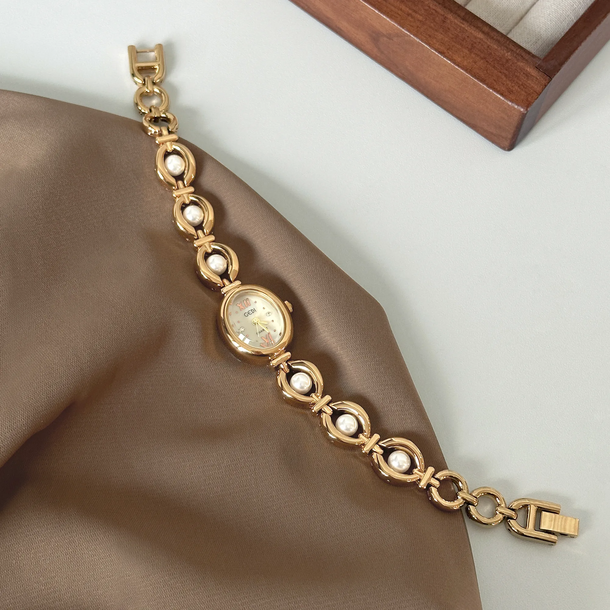 Vintage Gold Women’s Bracelet Watch with white pearl accents – WatchTrio