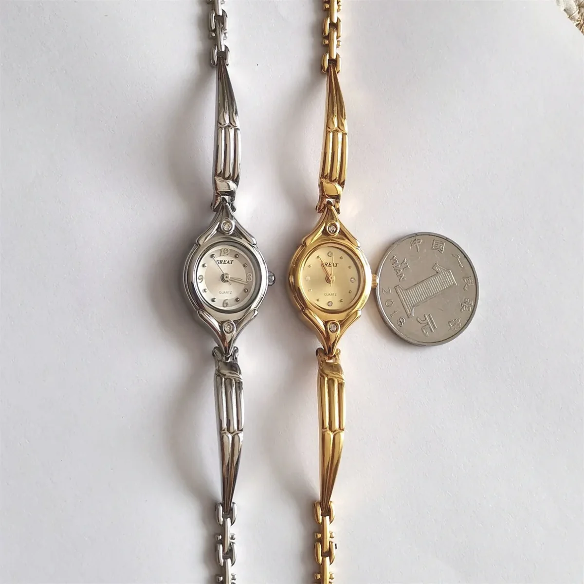 Size reference with coin for gold and silver vintage bracelet watches