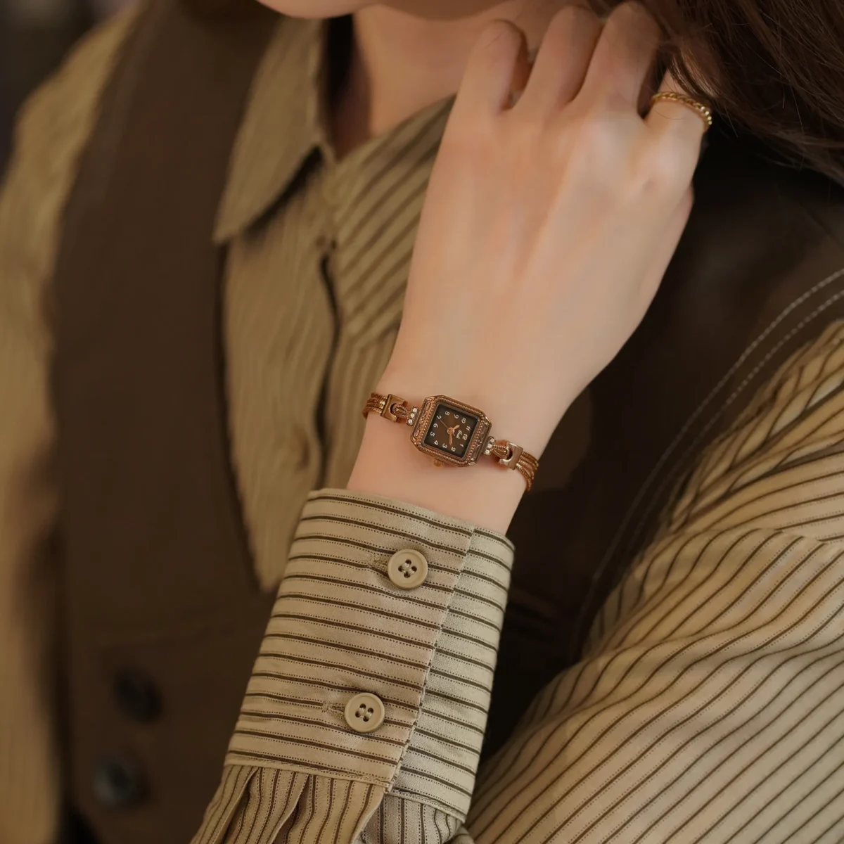 Vintage bracelet women’s watch with brown square dial – WatchTrio