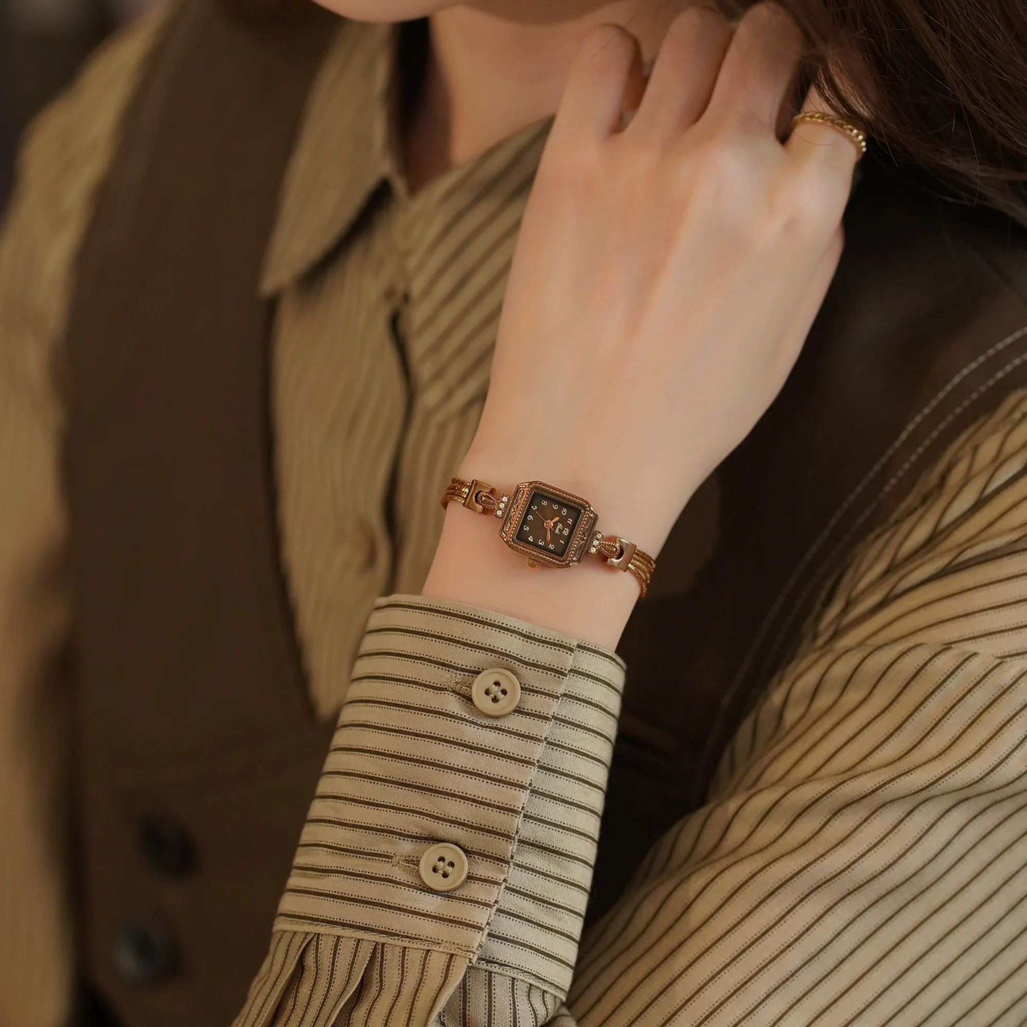 Vintage bracelet women’s watch with brown square dial – WatchTrio