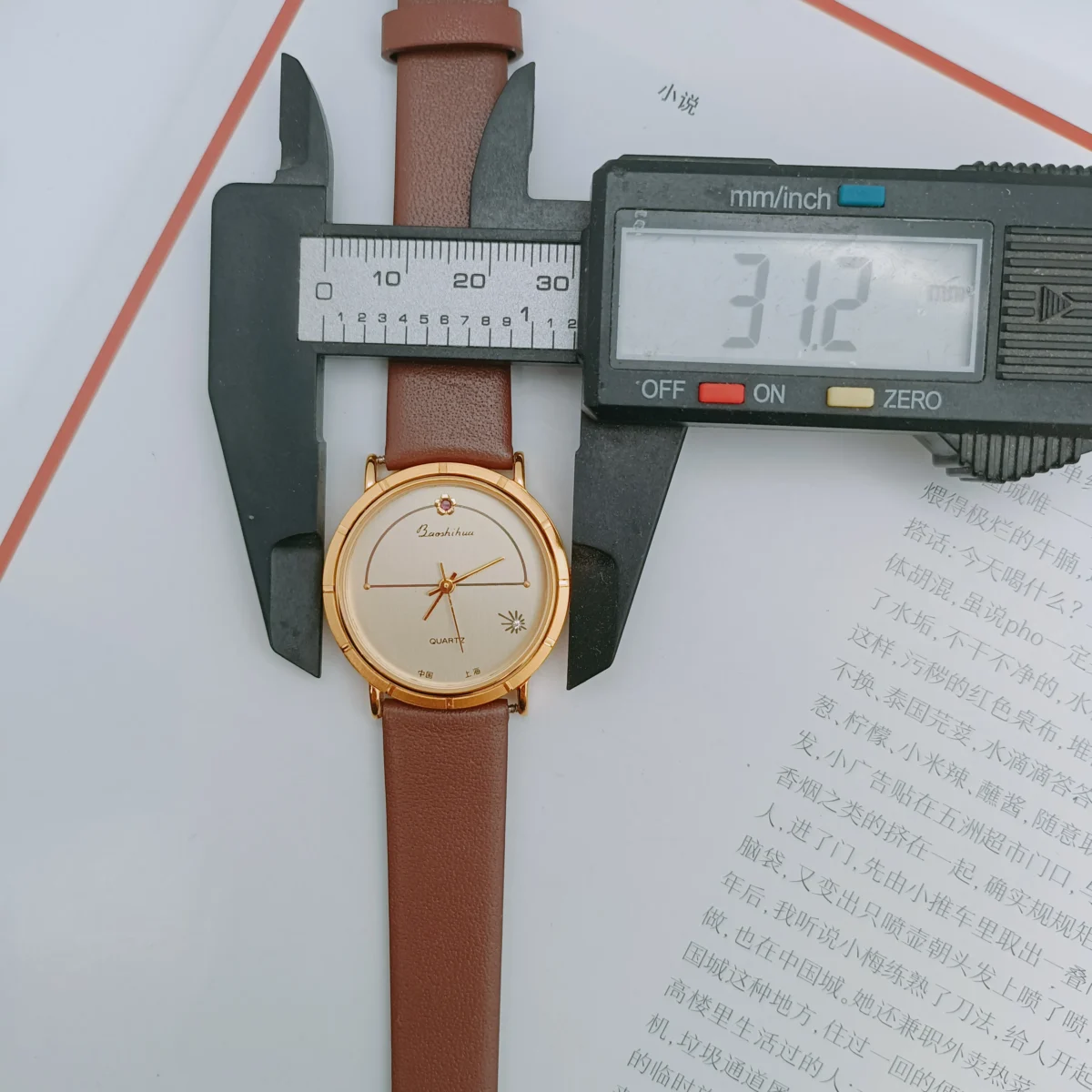 31mm vintage brown leather women’s watch with gold case – size measurement | WatchTrio