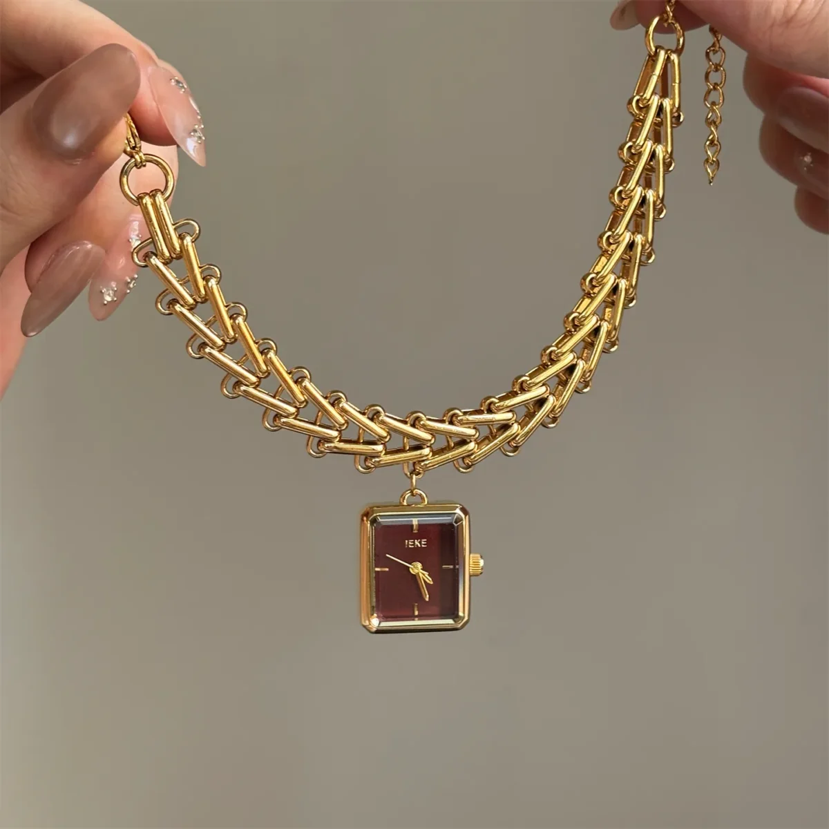 Vintage women’s chain bracelet watch with red square dial – WatchTrio