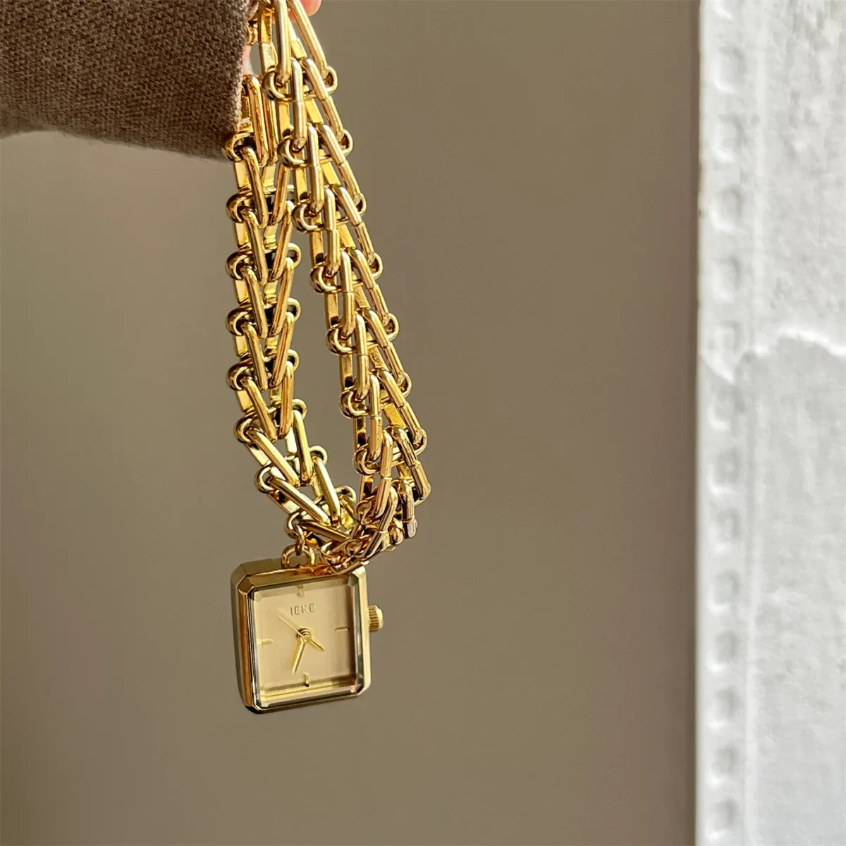 Vintage women’s chain bracelet watch with layered gold chain strap – WatchTrio