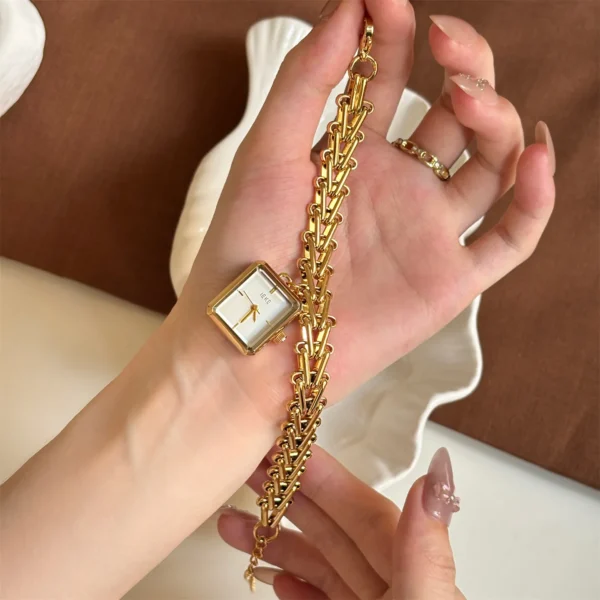 Vintage women’s chain bracelet watch with white square dial – WatchTrio