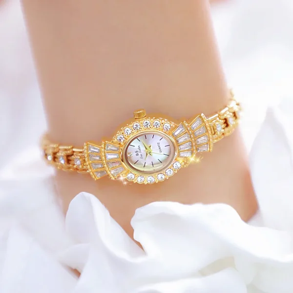 Vintage gold women’s crystal watch with oval dial – WatchTrio