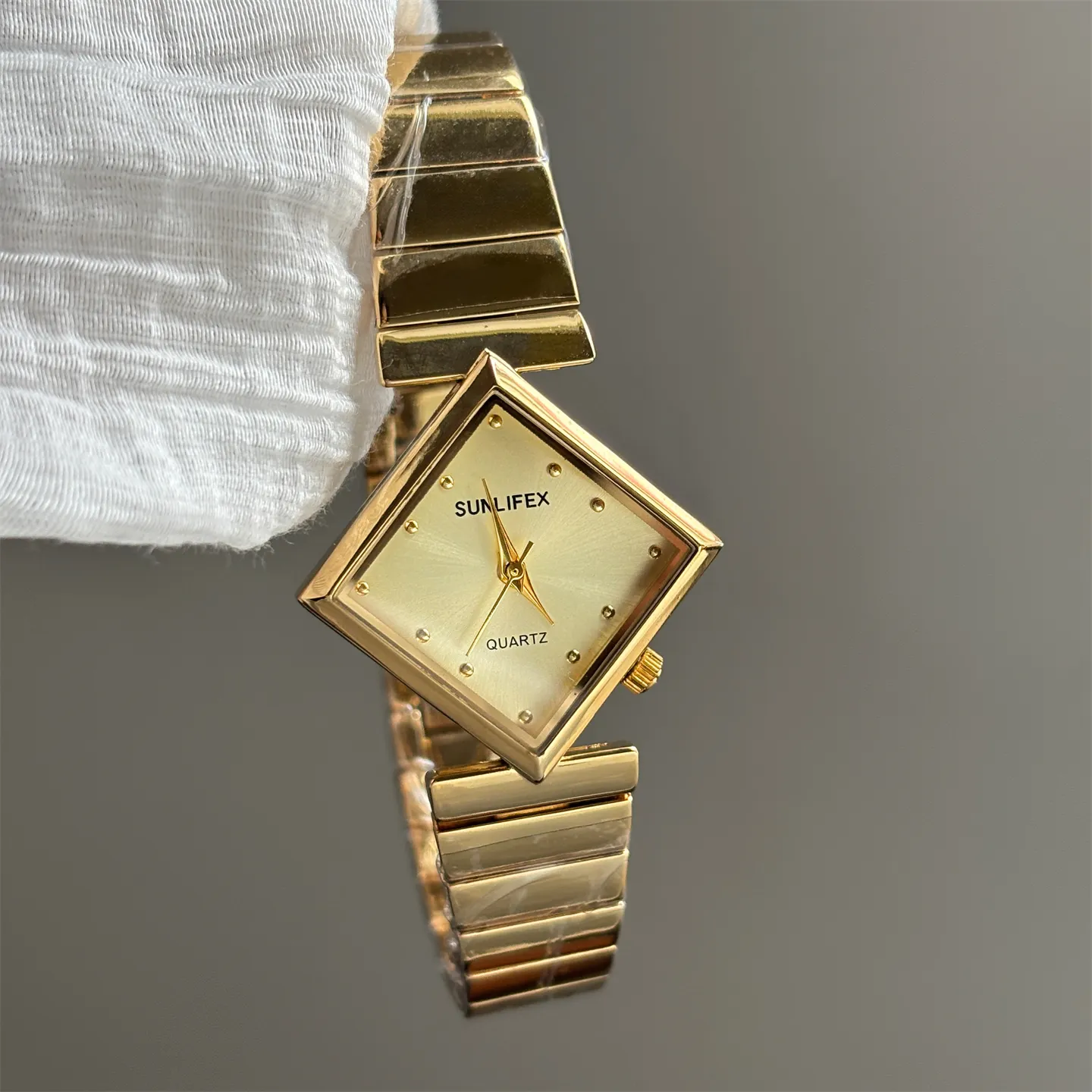 Vintage gold women’s diamond-shape watch with square dial – WatchTrio