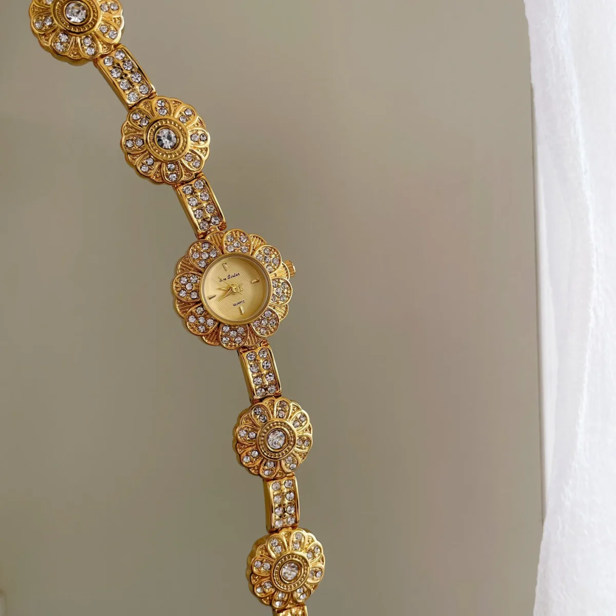Retro gold flower bracelet watch for women with crystal embellishments – WatchTrio