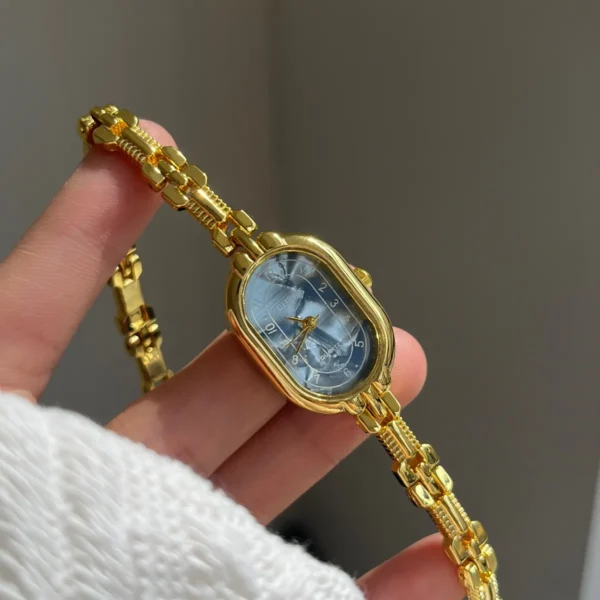Vintage ladies watch gold with oval blue mother-of-pearl dial