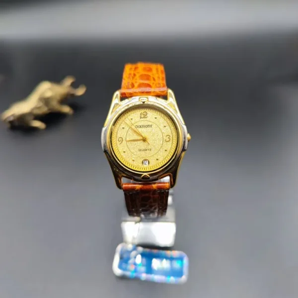 Vintage gold leather quartz watch with round dial and brown strap