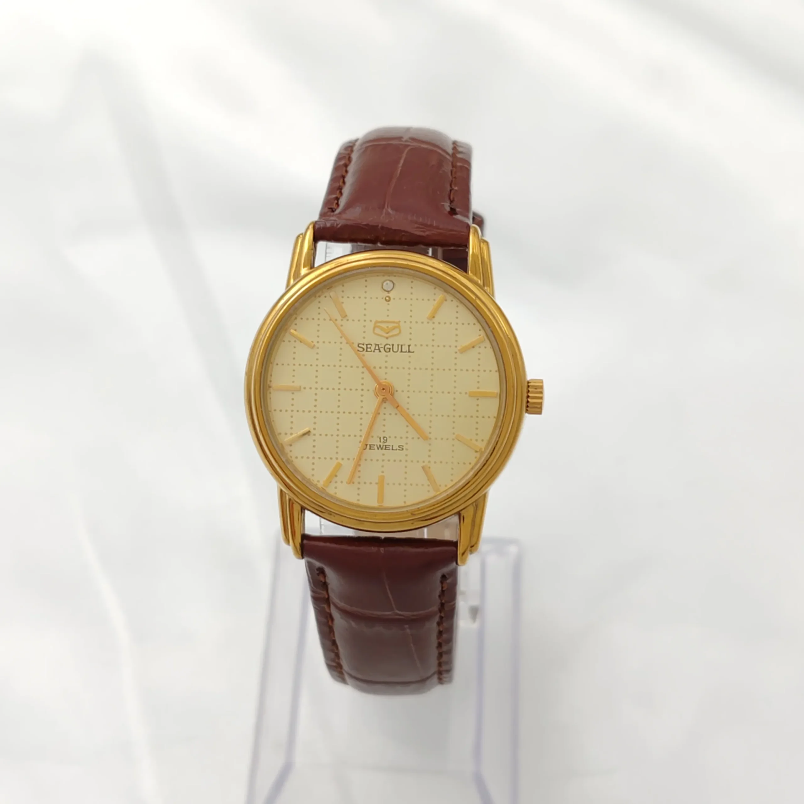 Vintage gold mens watch with brown leather strap – Seagull retro 19 jewels – WatchTrio