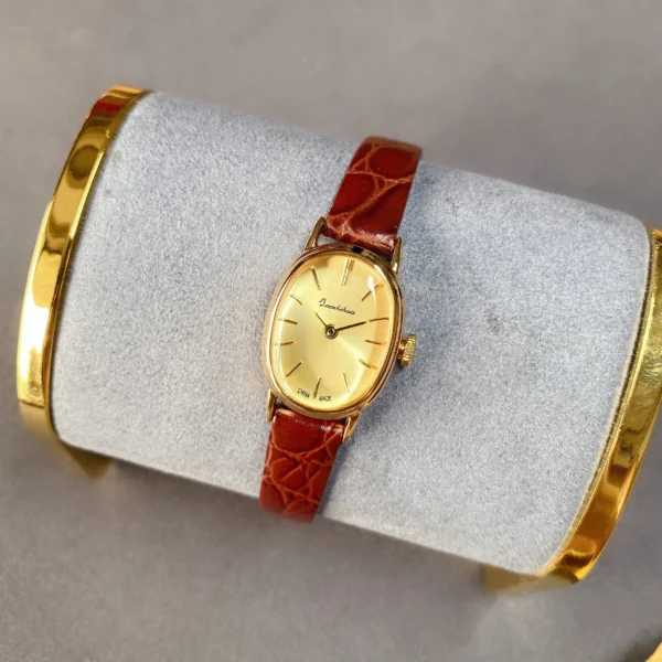 Vintage gold oval women’s leather watch with brown strap – WatchTrio
