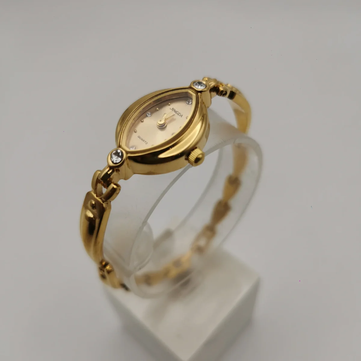 Side view of vintage gold oval women’s bracelet watch – WatchTrio