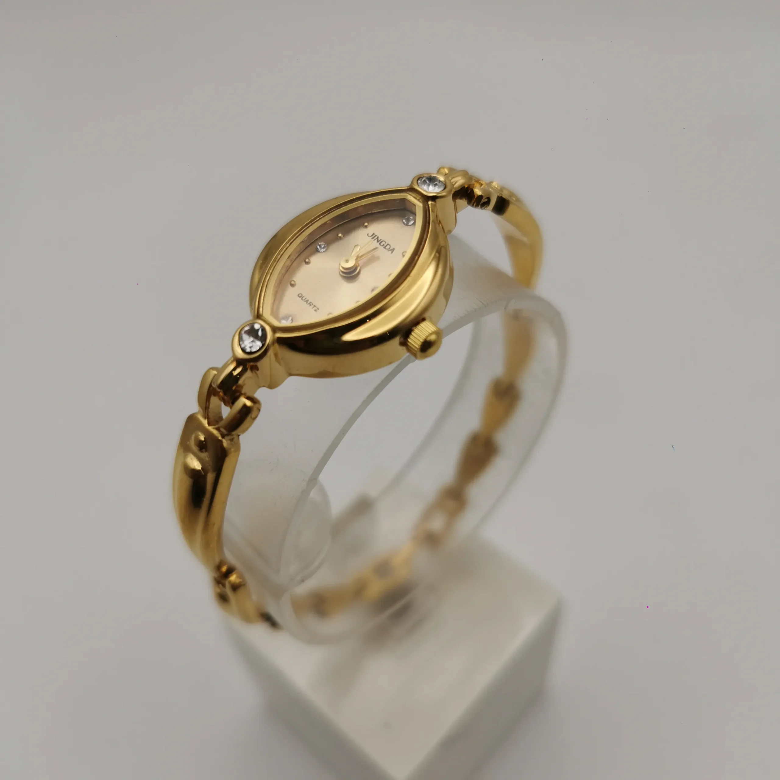 Side view of vintage gold oval women’s bracelet watch – WatchTrio
