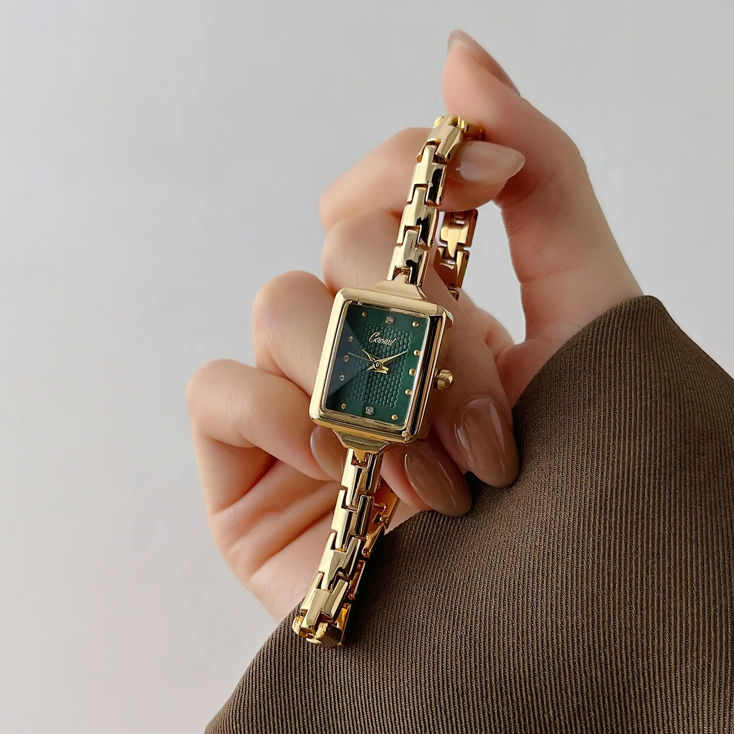Vintage gold rectangular bracelet women’s watch with green dial – WatchTrio