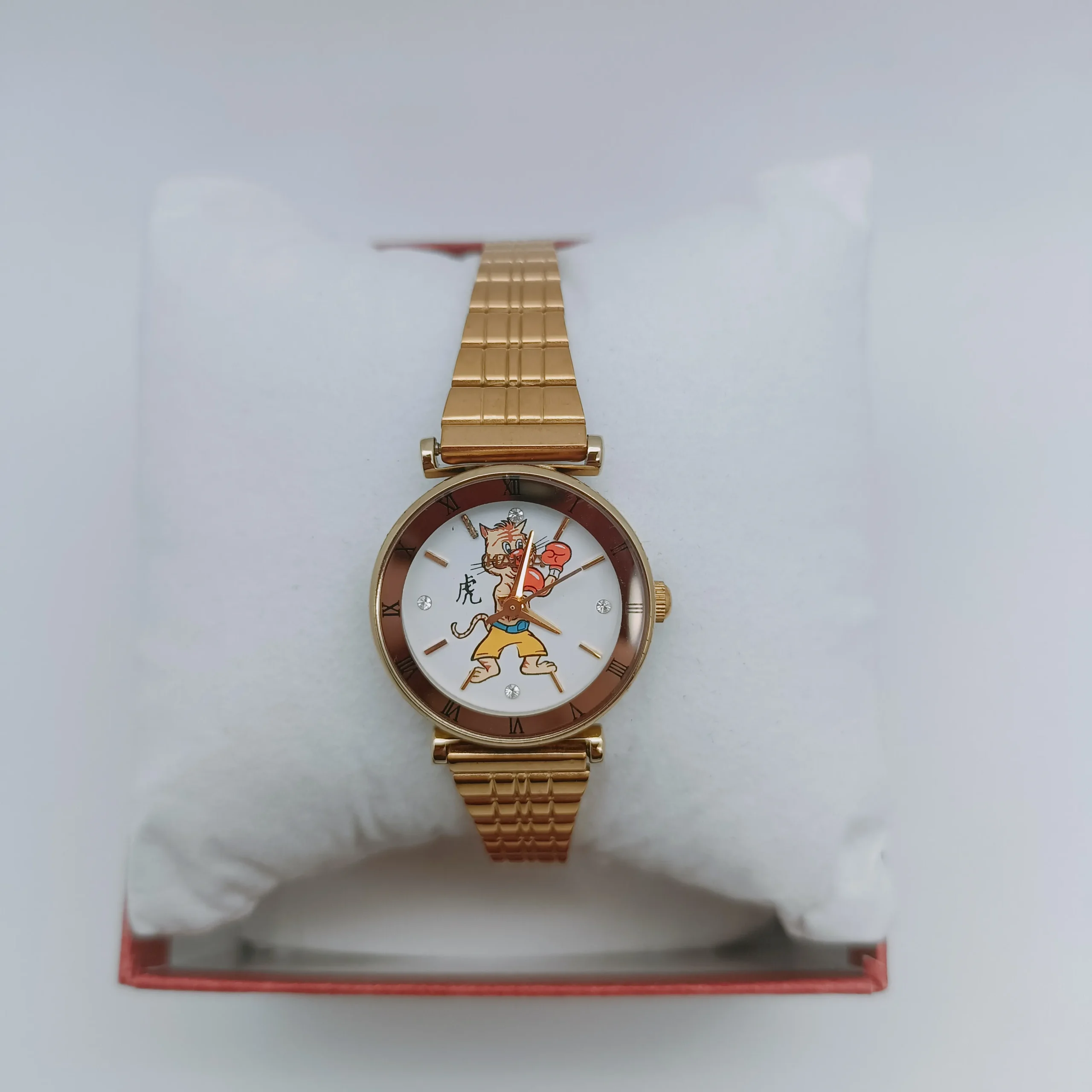 Retro vintage gold women’s watch with tiger emblem dial and quartz movement – WatchTrio