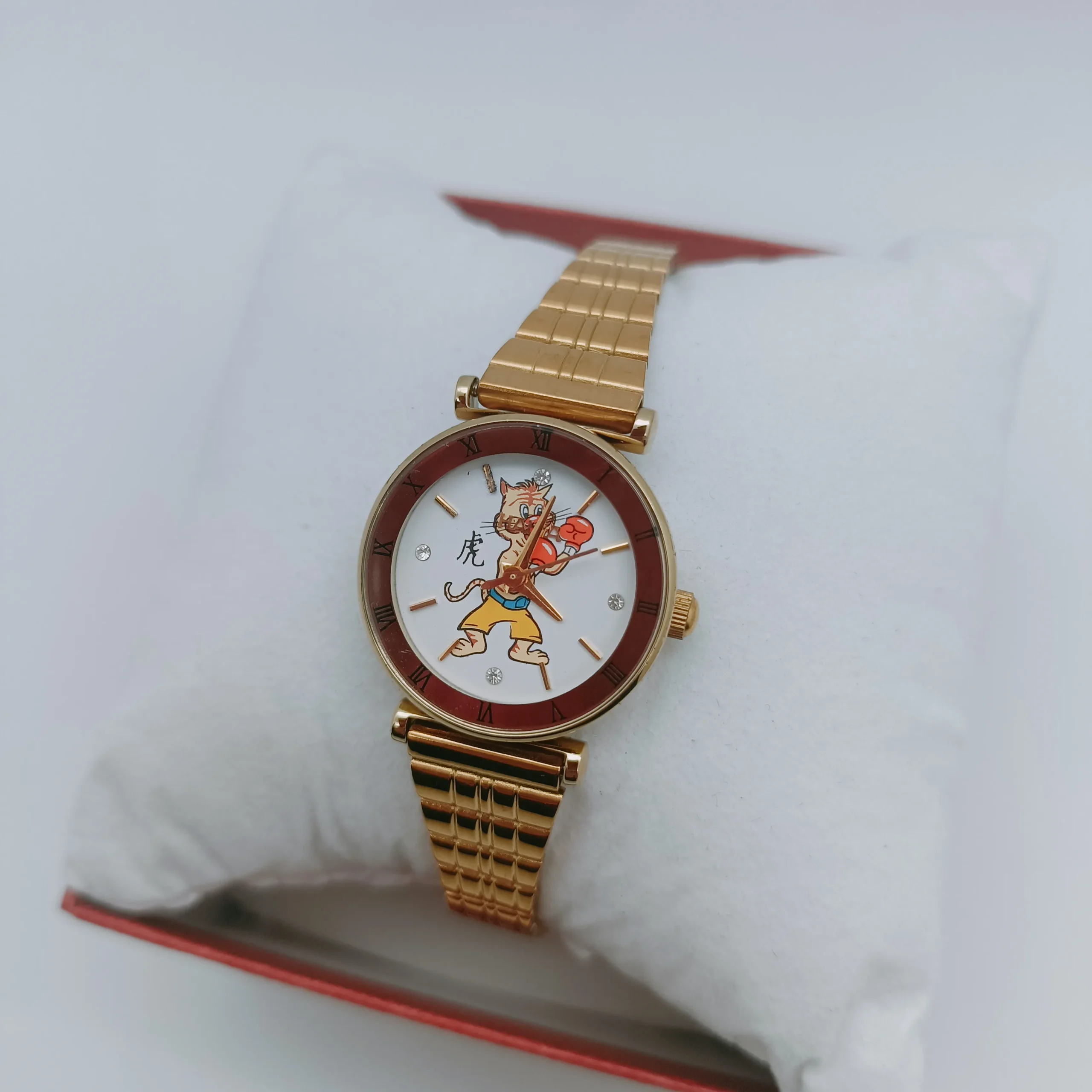 Vintage ladies’ gold quartz watch with tiger dial, side view – WatchTrio