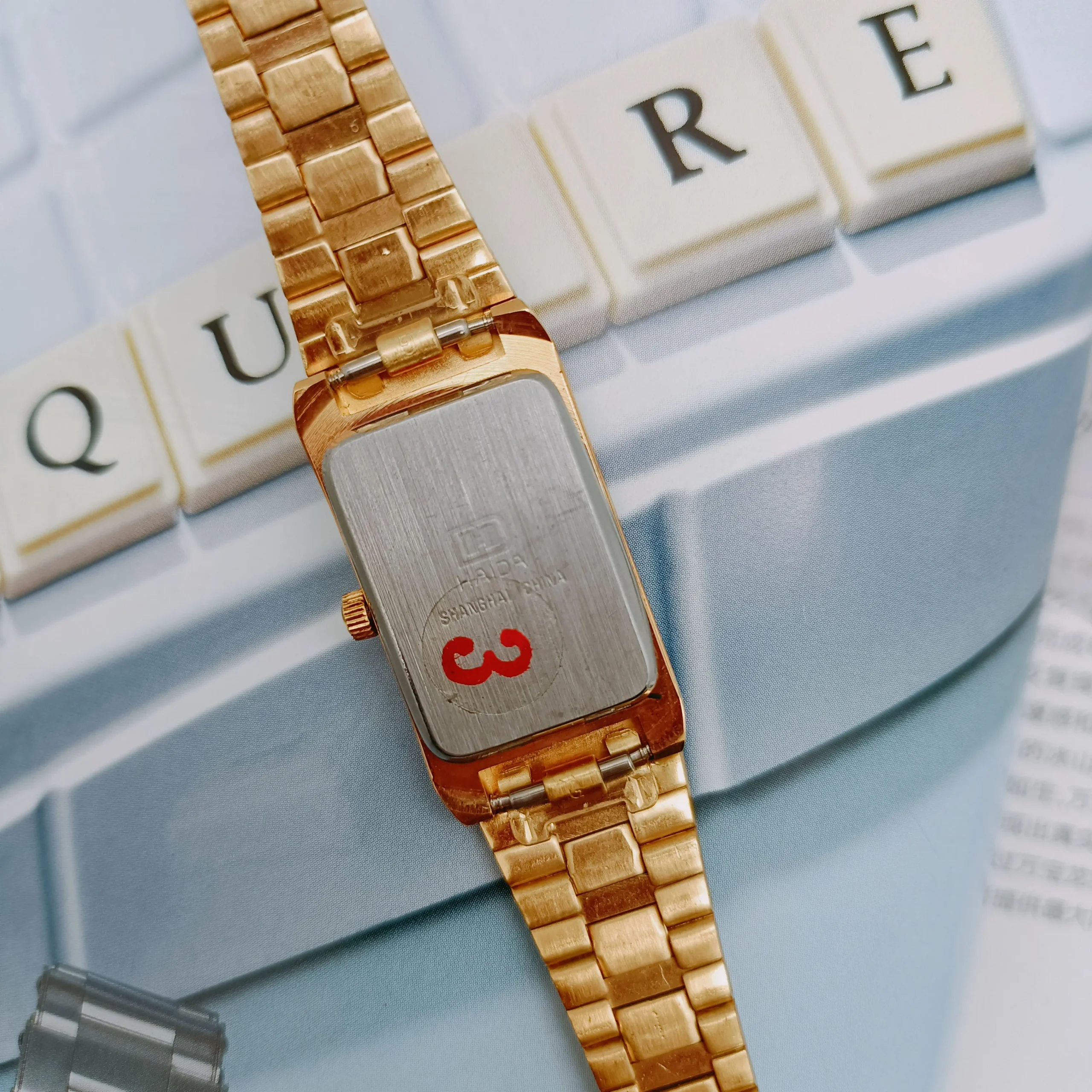 Vintage Gold Women’s Rectangular Watch – Stainless steel engraved back case