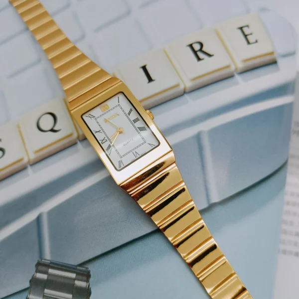 Vintage Gold Women’s Rectangular Watch – 19mm quartz dial with gold strap