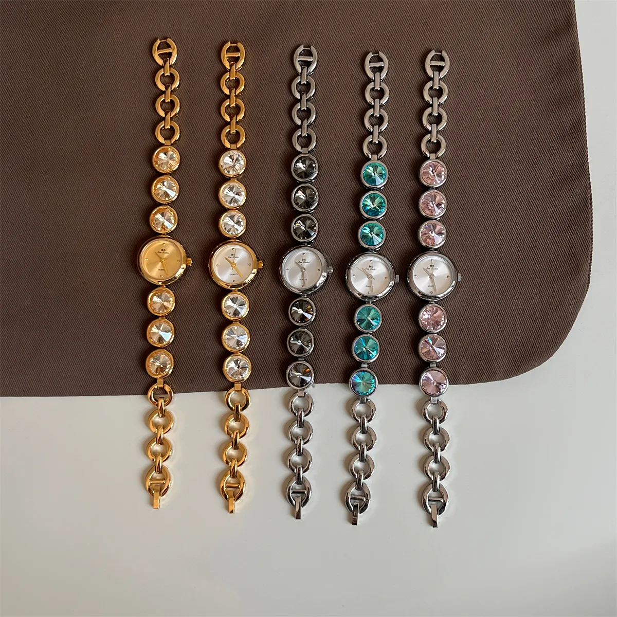 Variants of vintage women’s watch with large crystal bracelet – WatchTrio