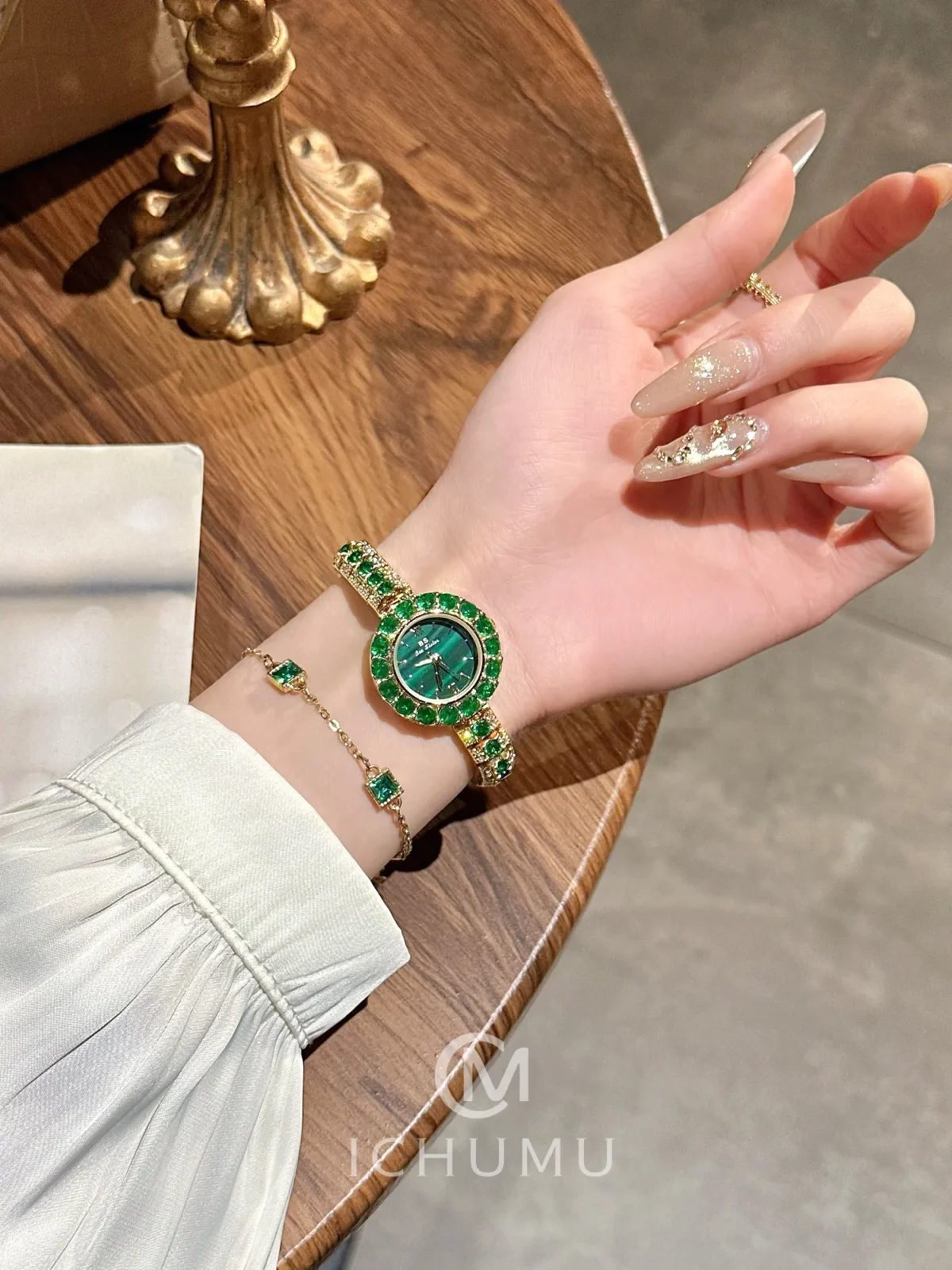 Elegant vintage ladies gold wristwatch with green gemstone bezel – WatchTrio
