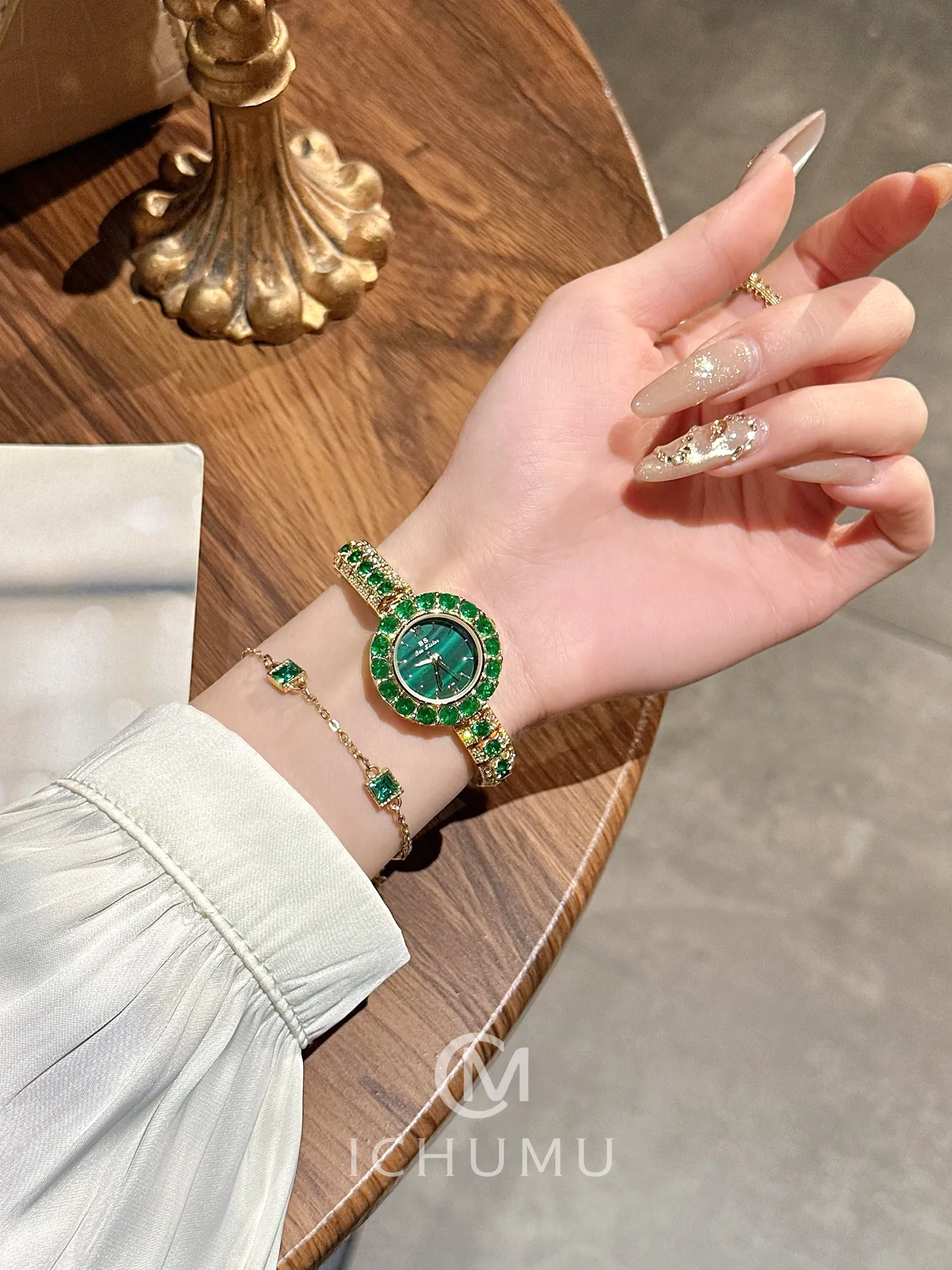 Elegant vintage ladies gold wristwatch with green gemstone bezel – WatchTrio