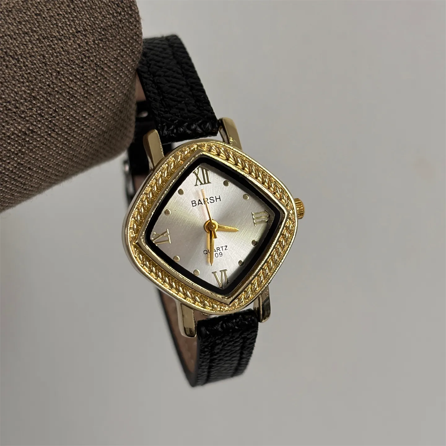 Vintage leather diamond women’s watch with black strap – WatchTrio