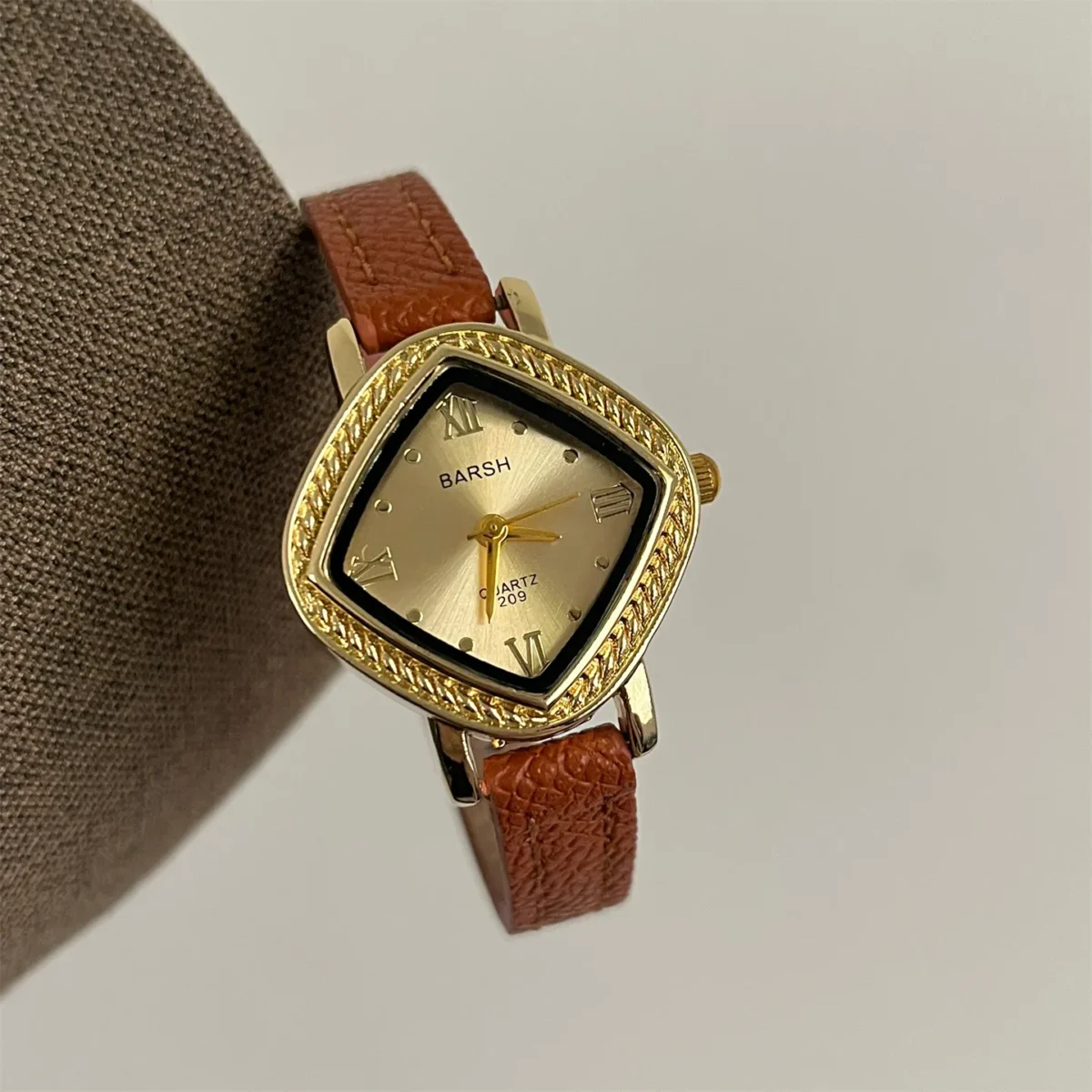 Vintage diamond-shaped women’s leather strap watch – WatchTrio