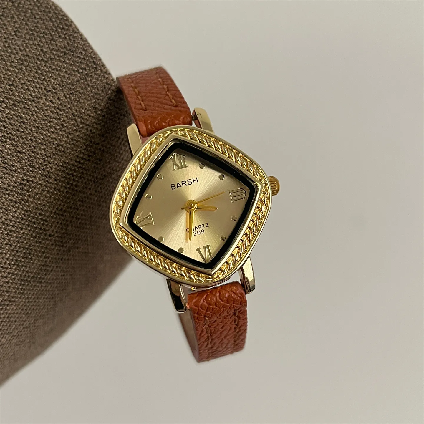 Vintage diamond-shaped women’s leather strap watch – WatchTrio