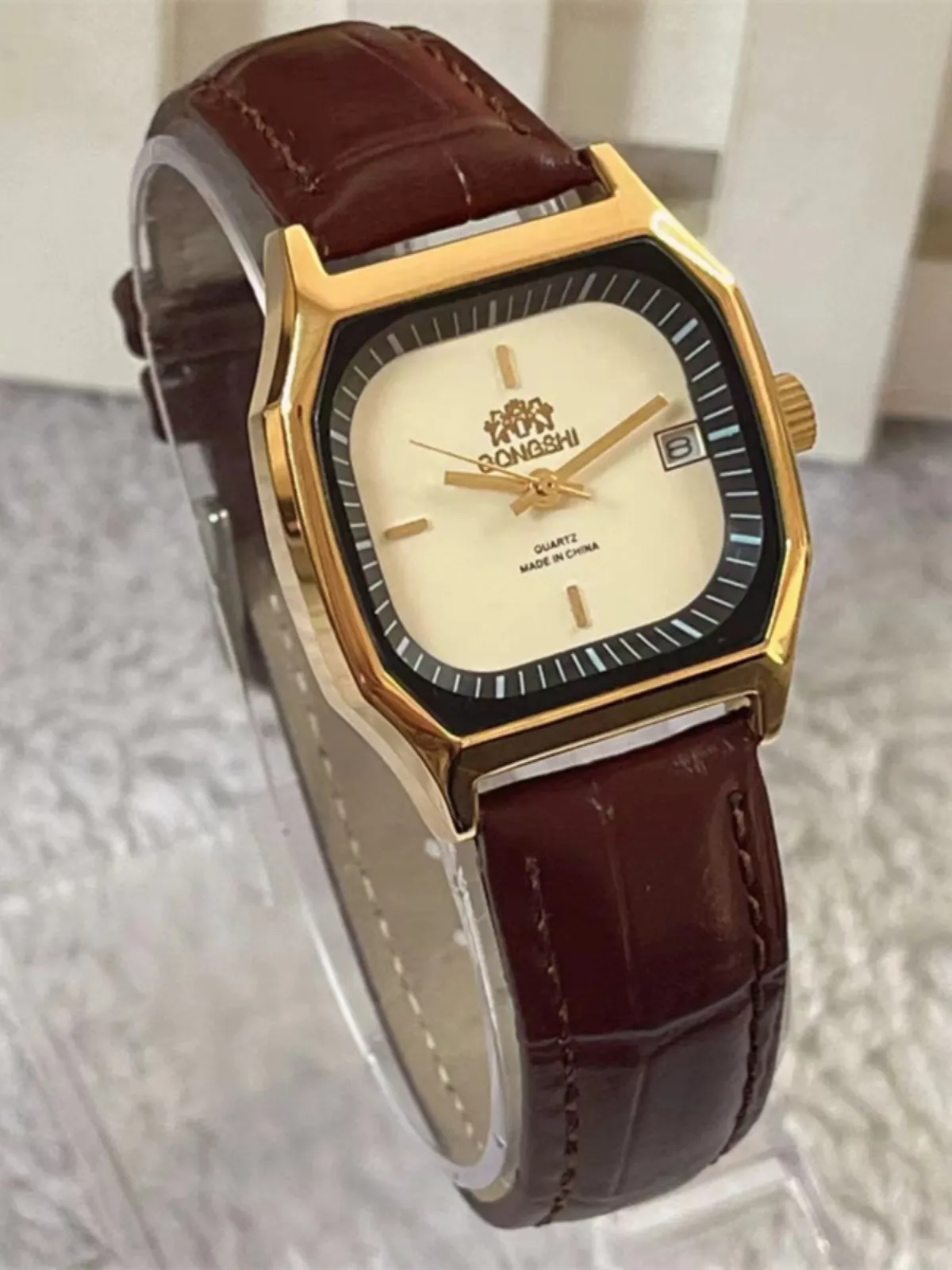 Retro gold square women’s watch with genuine leather strap – WatchTrio