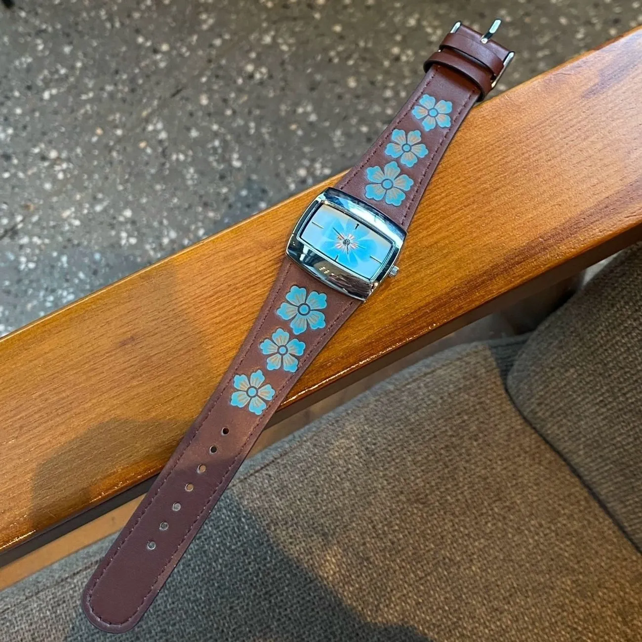 Retro women’s watch with blue flower decorated leather strap – WatchTrio