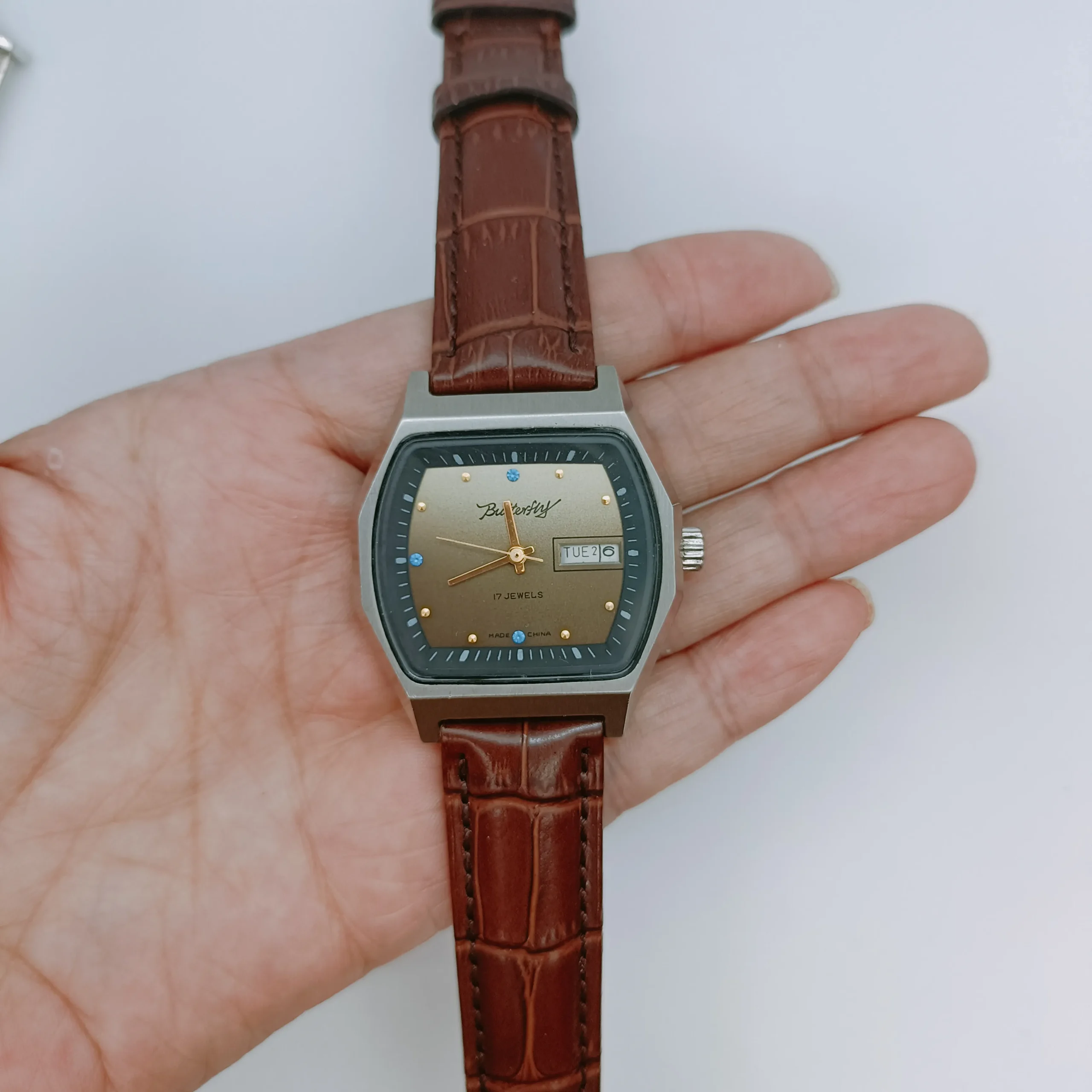 Vintage Men’s Leather Dual Calendar Watch 1989S — handheld size reference, 36mm square case