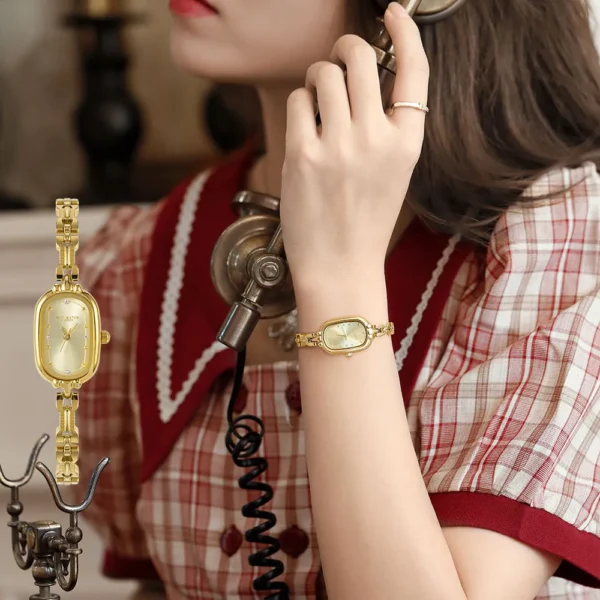 Vintage oval gold women’s watch with quartz movement and slim bracelet – WatchTrio