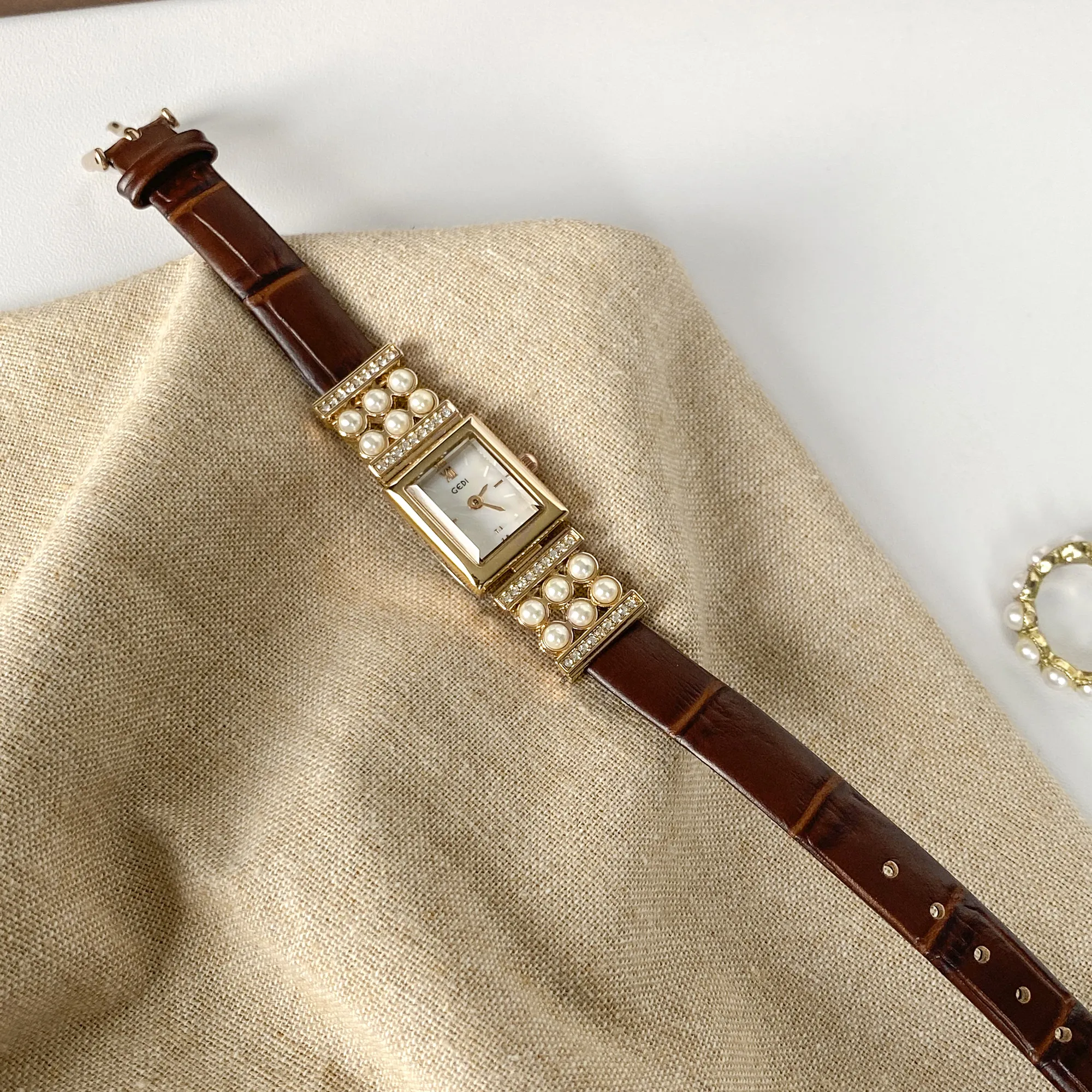 Vintage brown leather women’s watch with pearls – WatchTrio