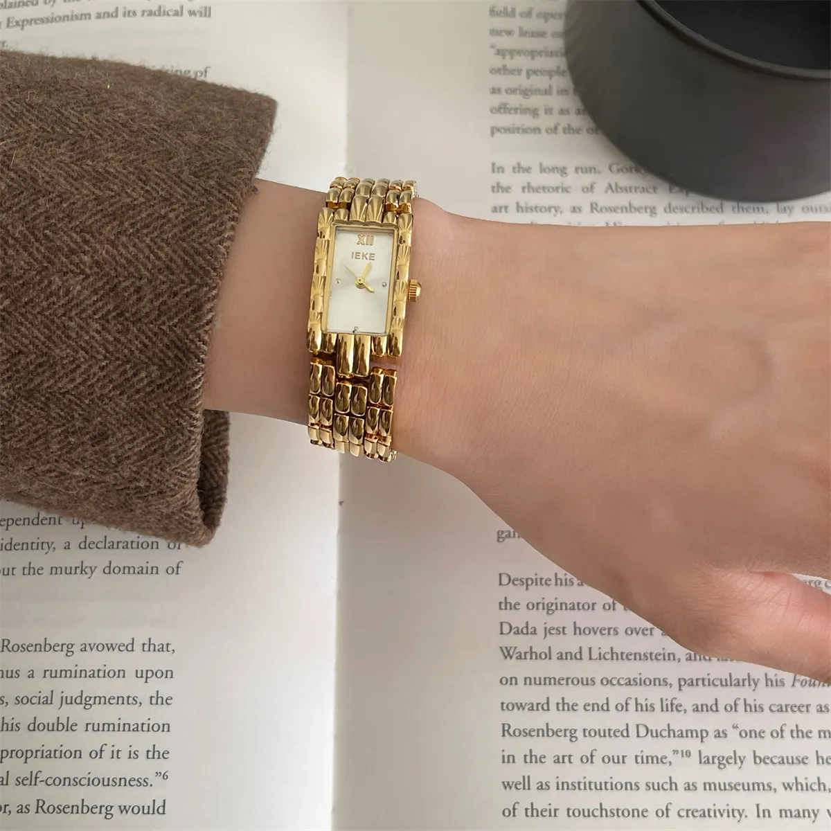 Vintage rectangular women’s watch with white dial and gold bracelet – WatchTrio