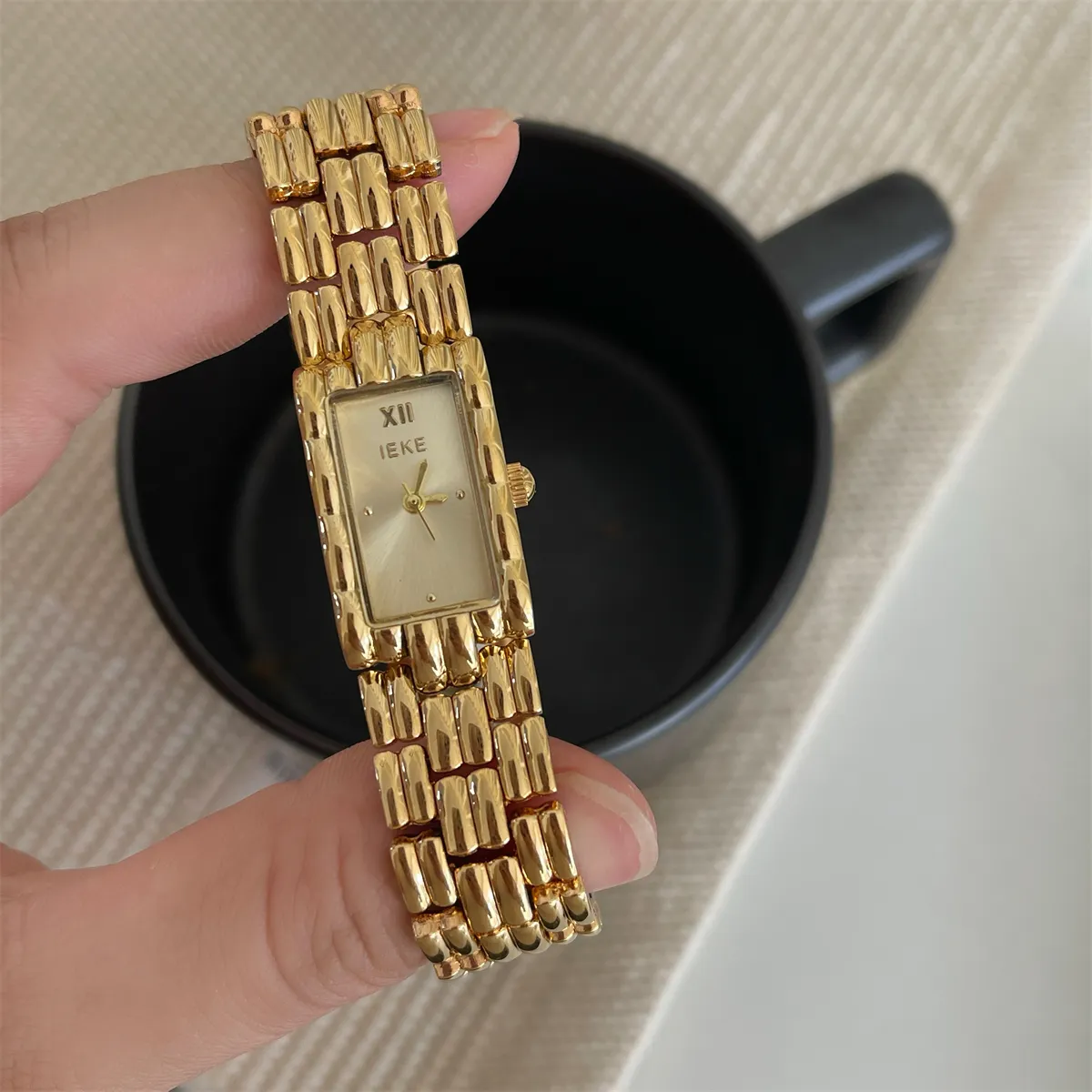 Vintage rectangular gold women’s watch with bracelet strap – WatchTrio