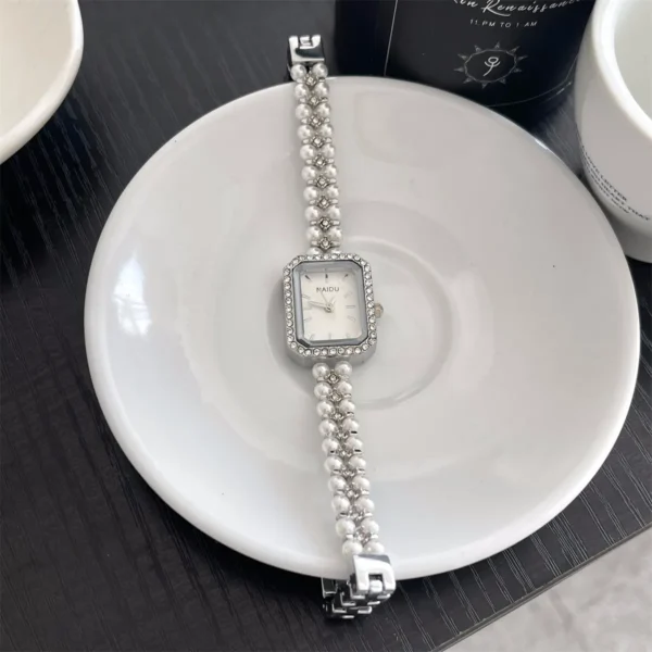 Vintage silver pearl chain women’s watch with white dial – WatchTrio