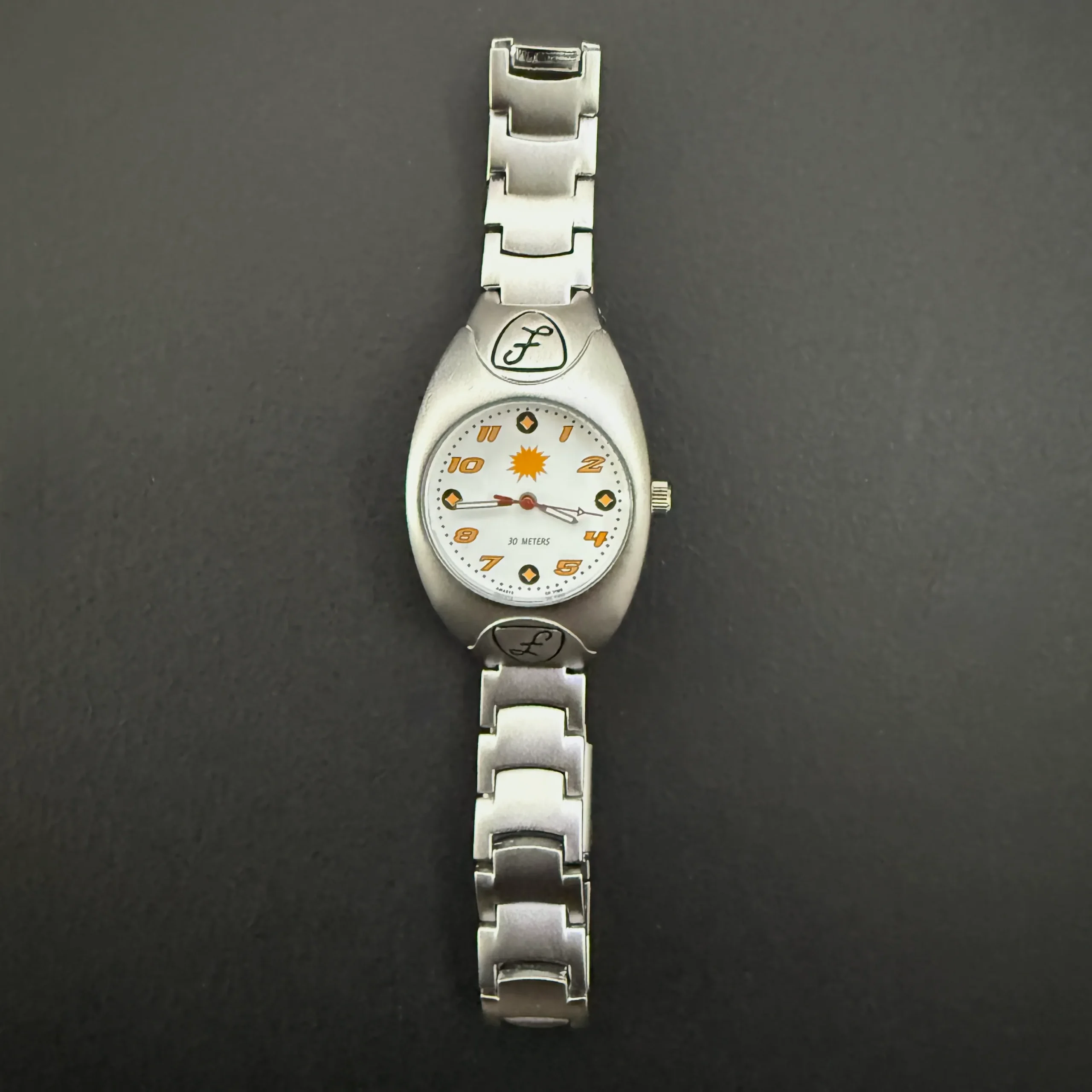Vintage silver women’s quartz watch with white dial and retro bracelet strap